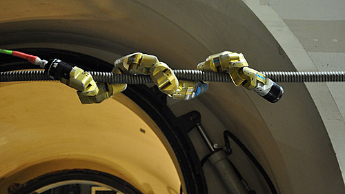 CMU蛇形机器人在核电站进行实地测试图1
