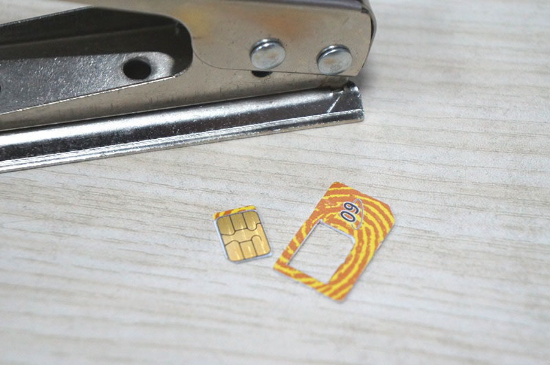 iPhone5 Nano SIM剪卡教程——去营业厅换小卡，也太low了吧图4