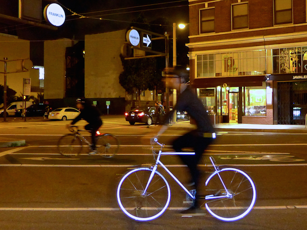 反光自行车 Lumen 保证夜间骑行者安全图5