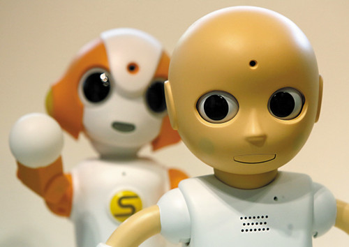 日本展出 “面聊”机器人 独居者不再无聊(图)图1