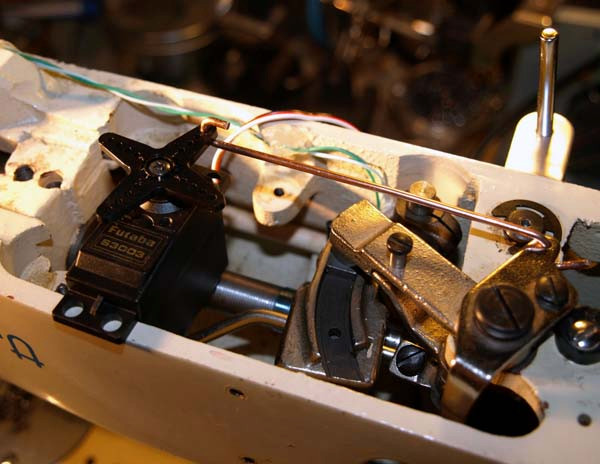 看国外Maker用Arduino改装古董缝纫机图1