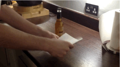 如何用纸开啤酒瓶图1