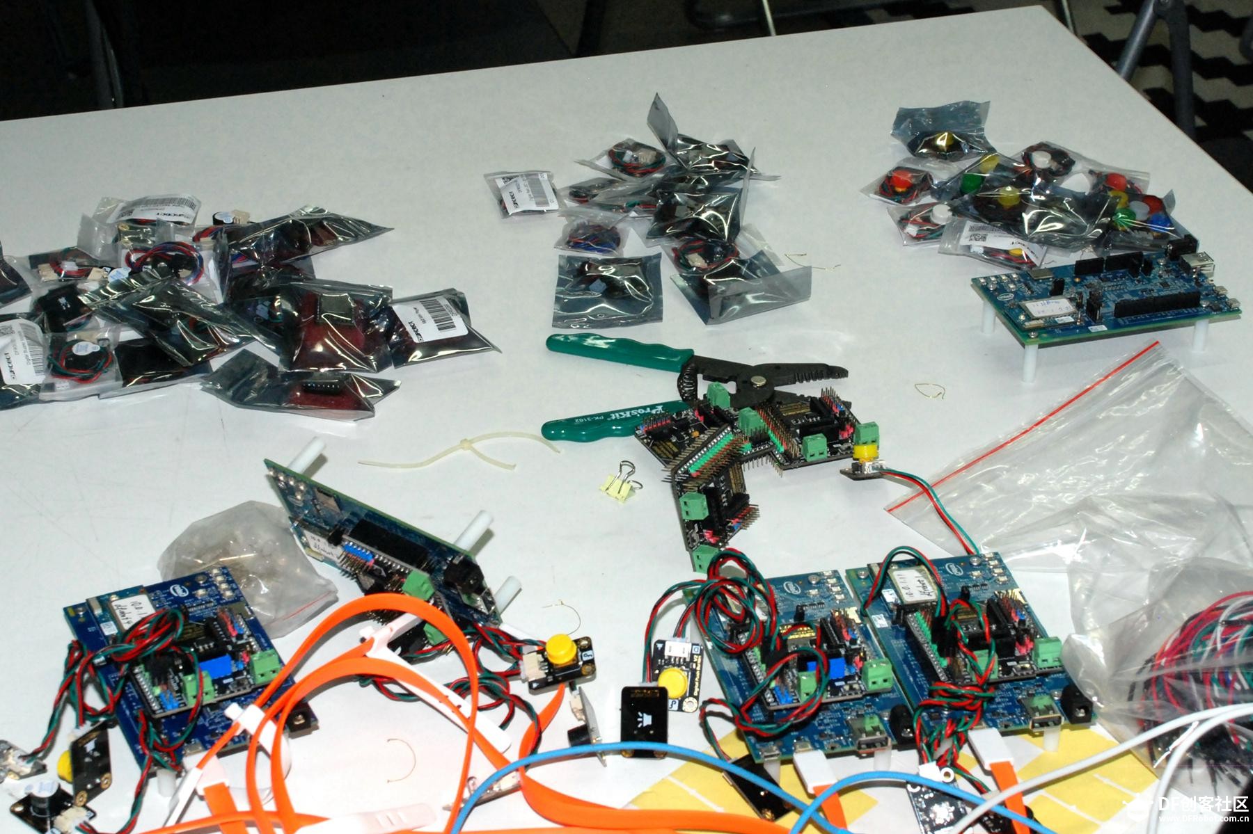 Intel与DFRobot为同济大学共同打造Edison周末工作坊图2
