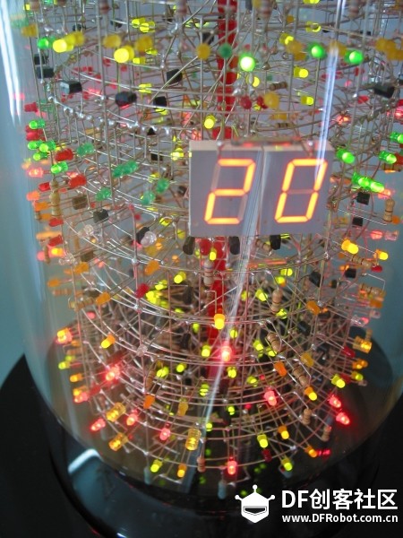 用2,153个电子元件做一个纯逻辑电路的时钟图2