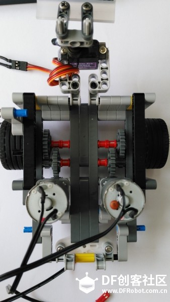 LEGO+ardunio的避障车图5