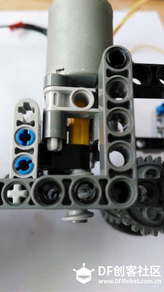 LEGO+ardunio的避障车图8