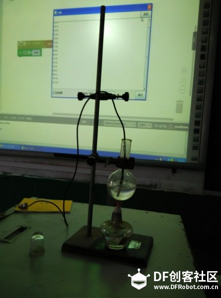 运用温度传感器做探究水的沸腾实验图3