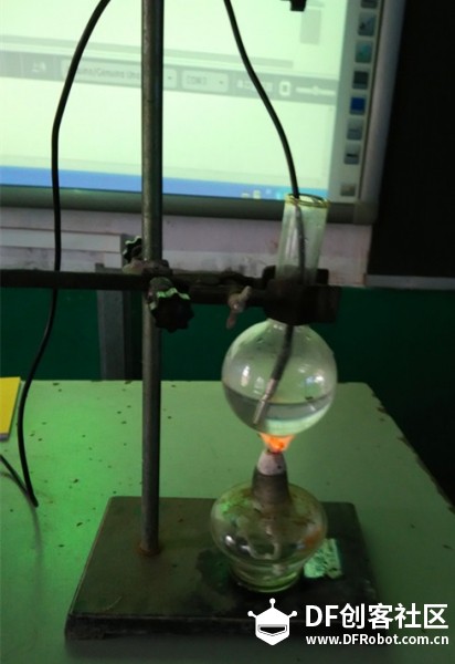 运用温度传感器做探究水的沸腾实验图10
