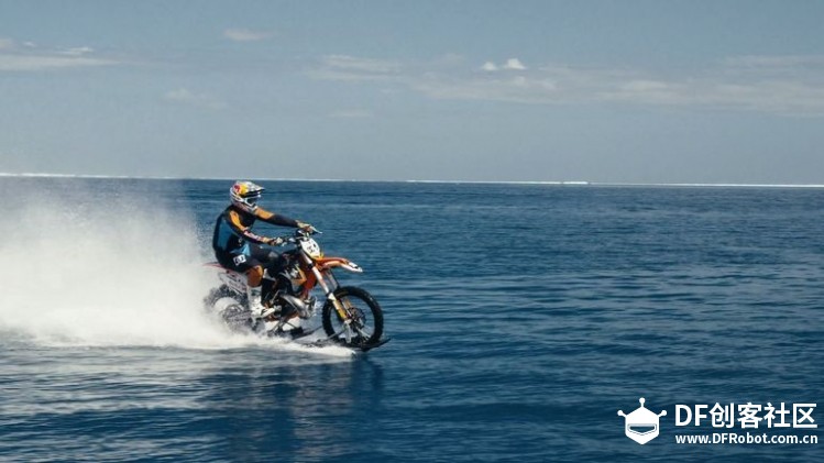 冲浪板冲浪算什么 你见过用摩托车冲浪吗？图8