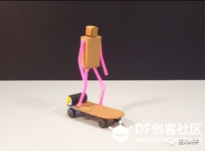 教程丨自制鬼畜滑板机器人，用纸壳就能做图9