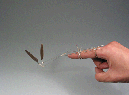 让翅膀在指尖上舞动：用铁丝制作在指尖扇动的小机械图12