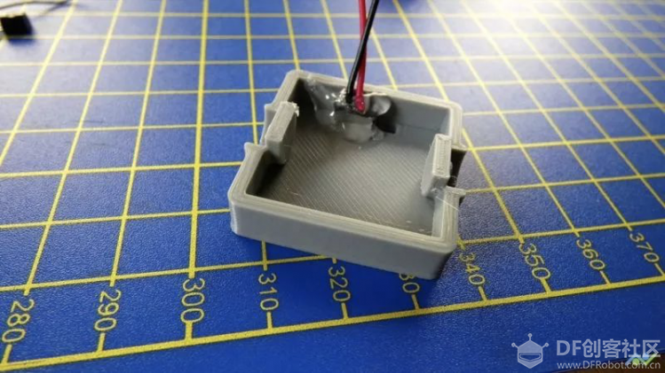 3D 打印的室内温度计，基于 Arduino 和 OLED 屏幕图7