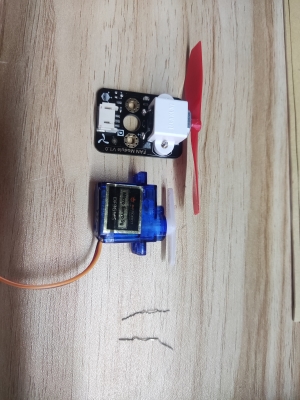 DIY基于Arduino的摇头温控小风扇图1