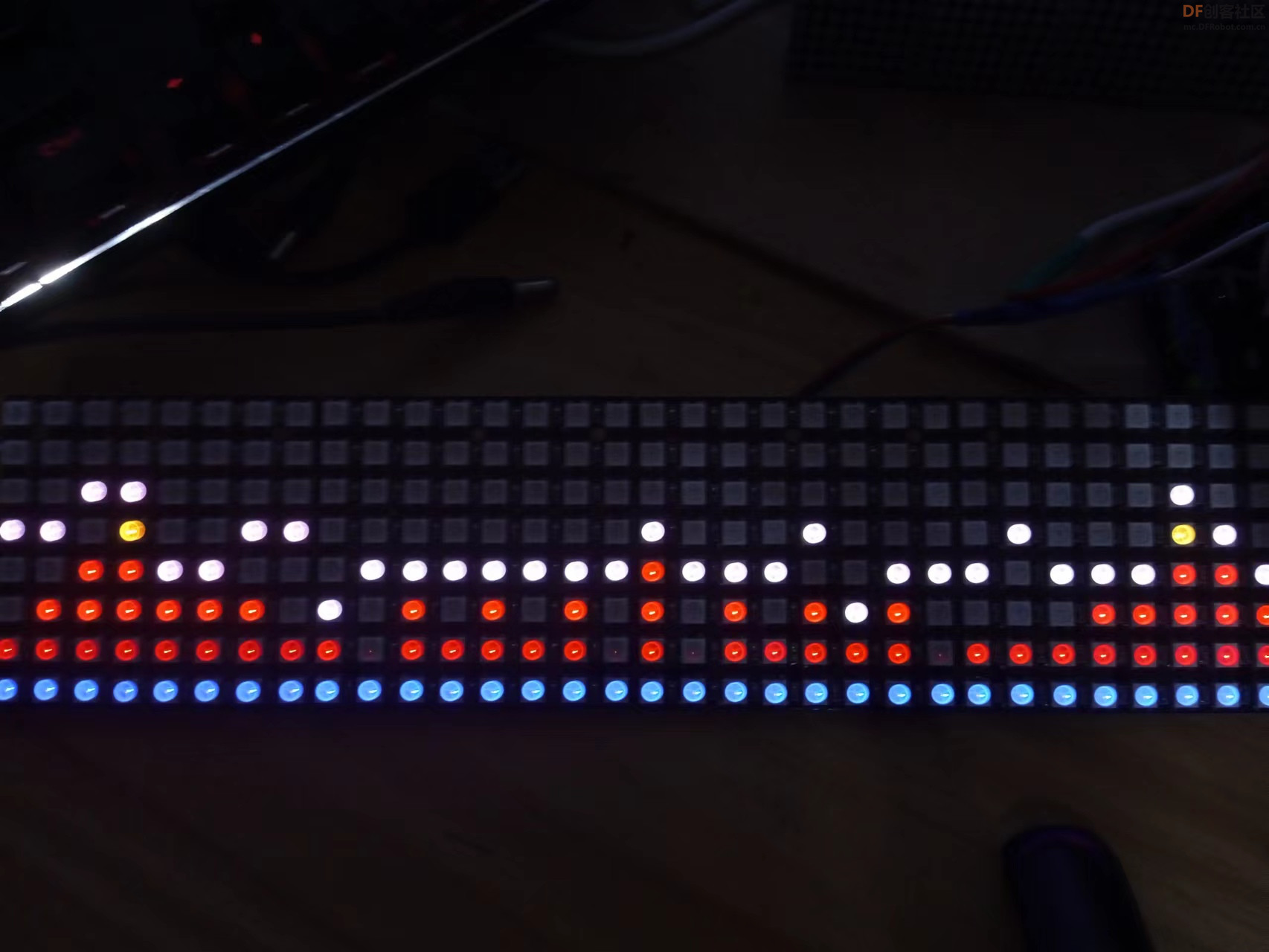 【Arduino】168种传感器系列实验（214）---8x32位全彩WS2812B屏图1