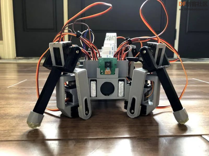 3D 打印的树莓派蜘蛛机器人图3