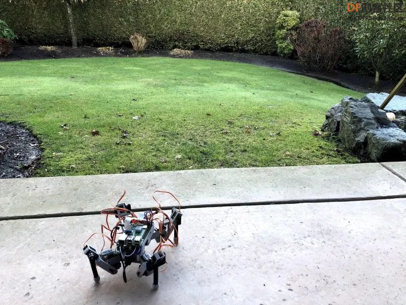3D 打印的树莓派蜘蛛机器人图12