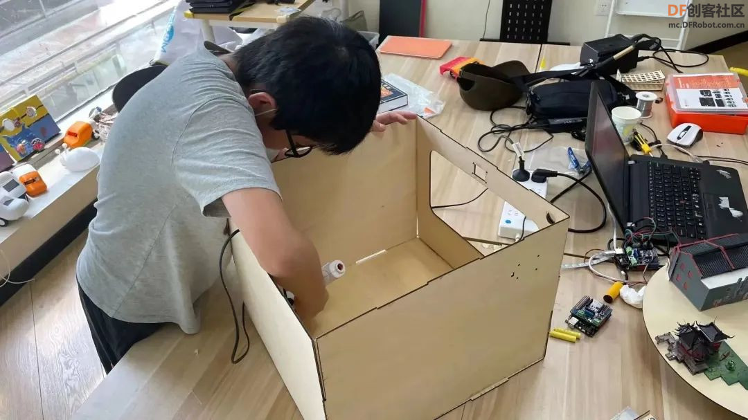 【比赛优秀作品】用DFRduino UNO R3做一个上海建筑魔盒图8