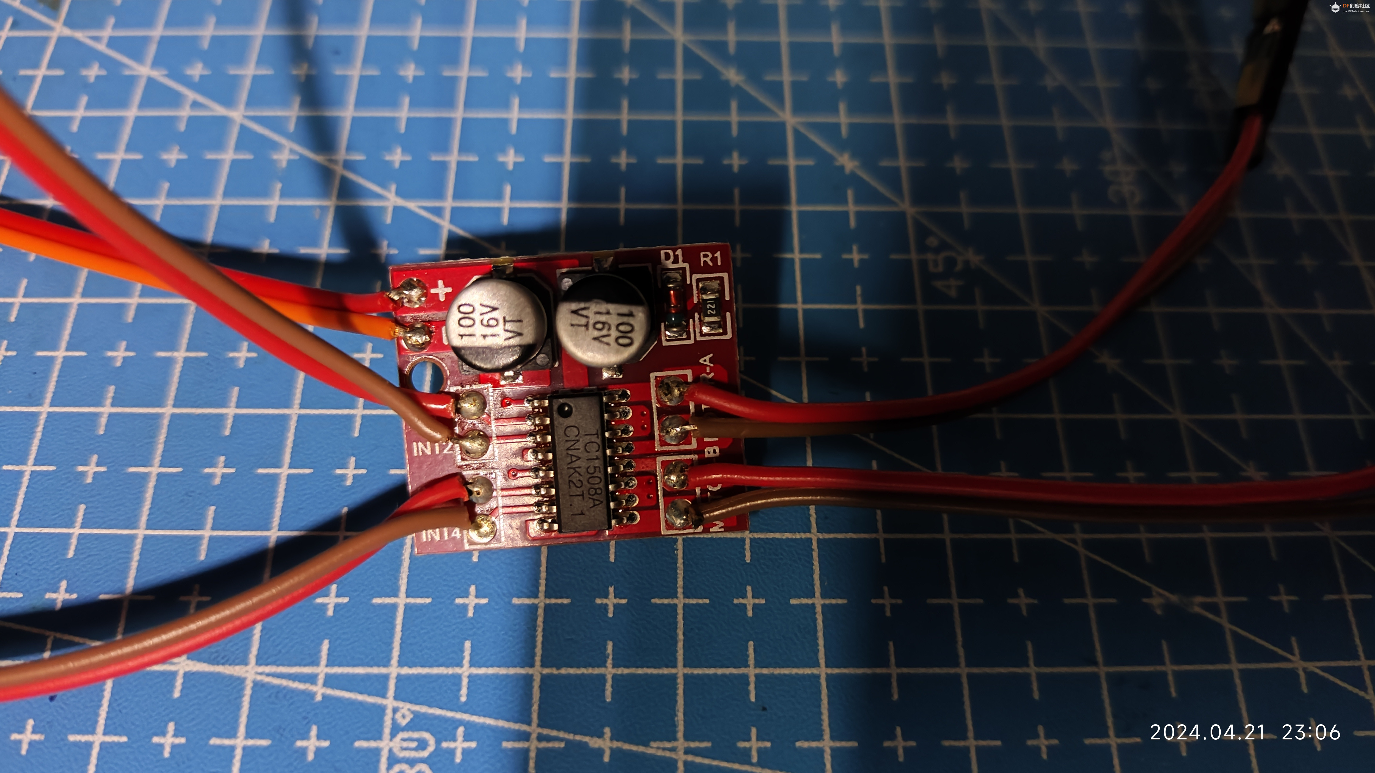 FireBeetle 2 ESP32-C6控制电机模型测试（Arduino）图1