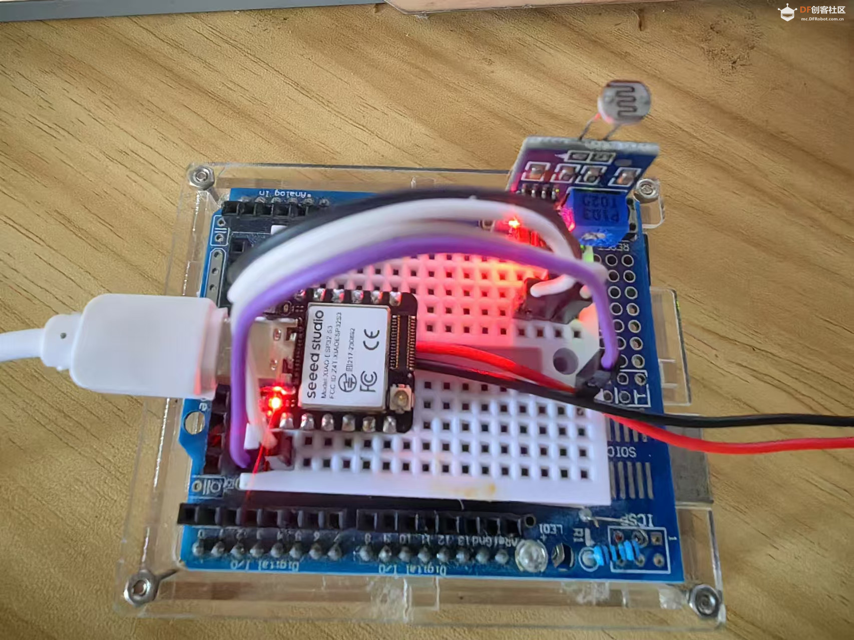 【花雕学编程】Arduino动手做（231）--ADC调试之读取光敏值图1