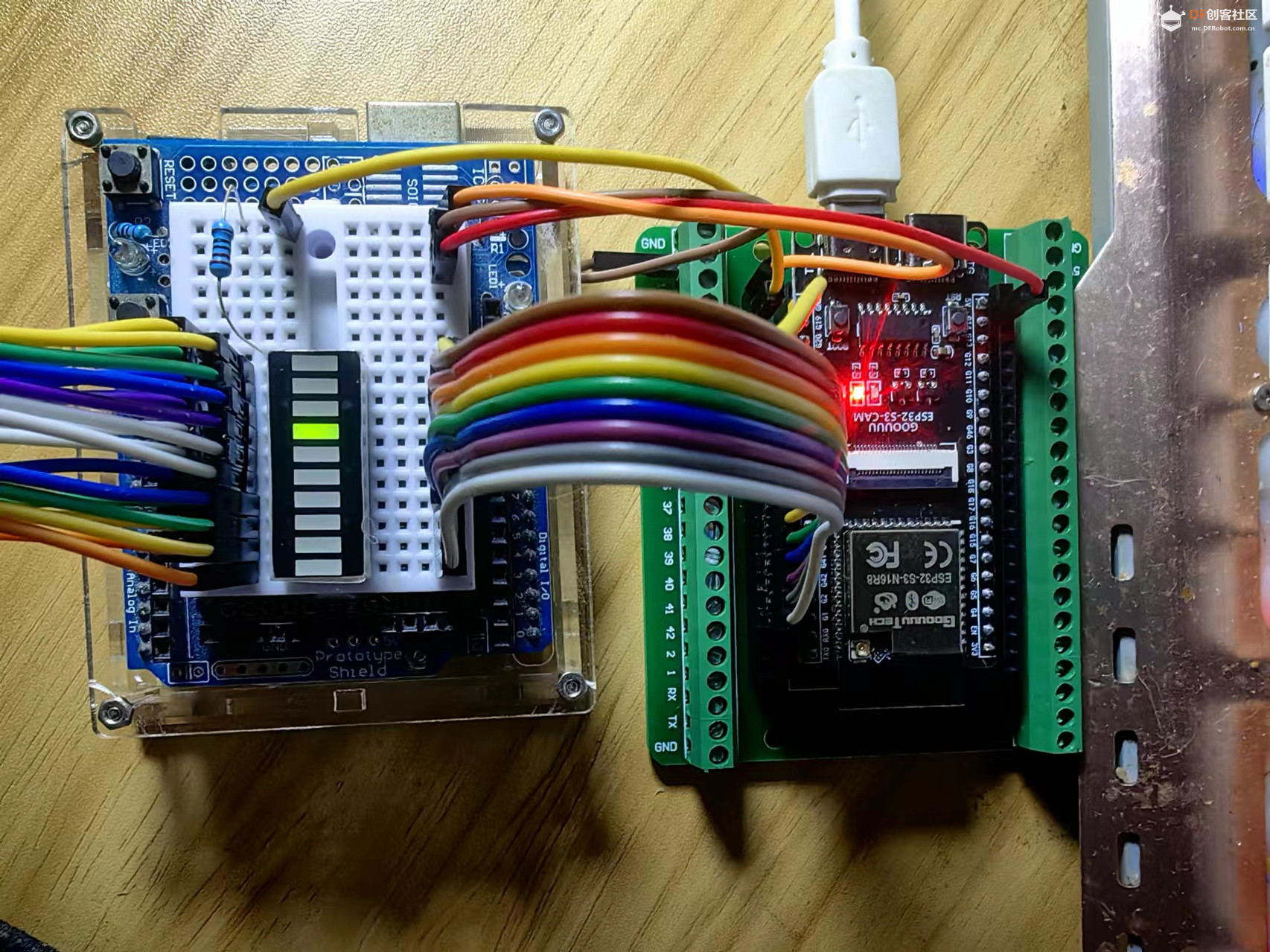 【花雕学编程】Arduino动手做（232）---ESP32S3 CAM的LED流水灯图1