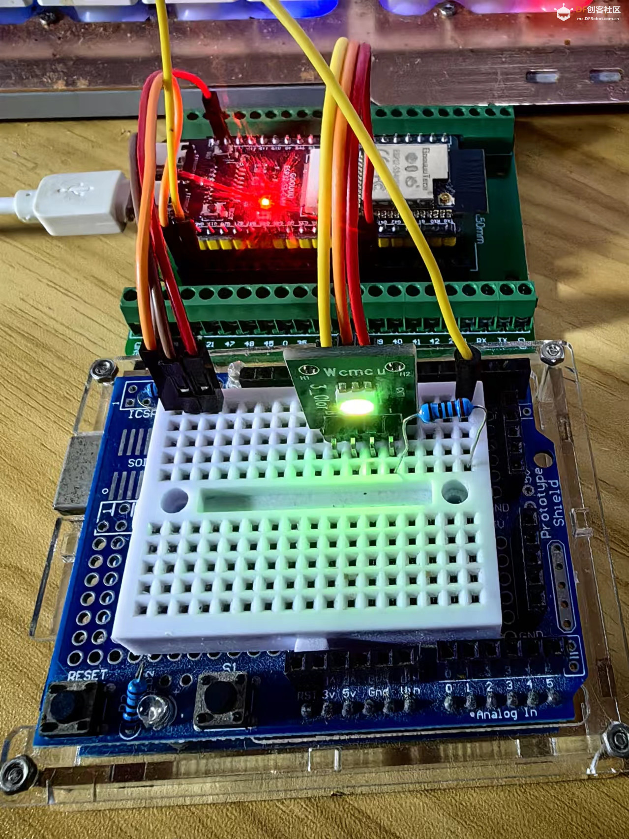 【花雕学编程】Arduino动手做（232）---ESP32S3 CAM随机颜色灯图1