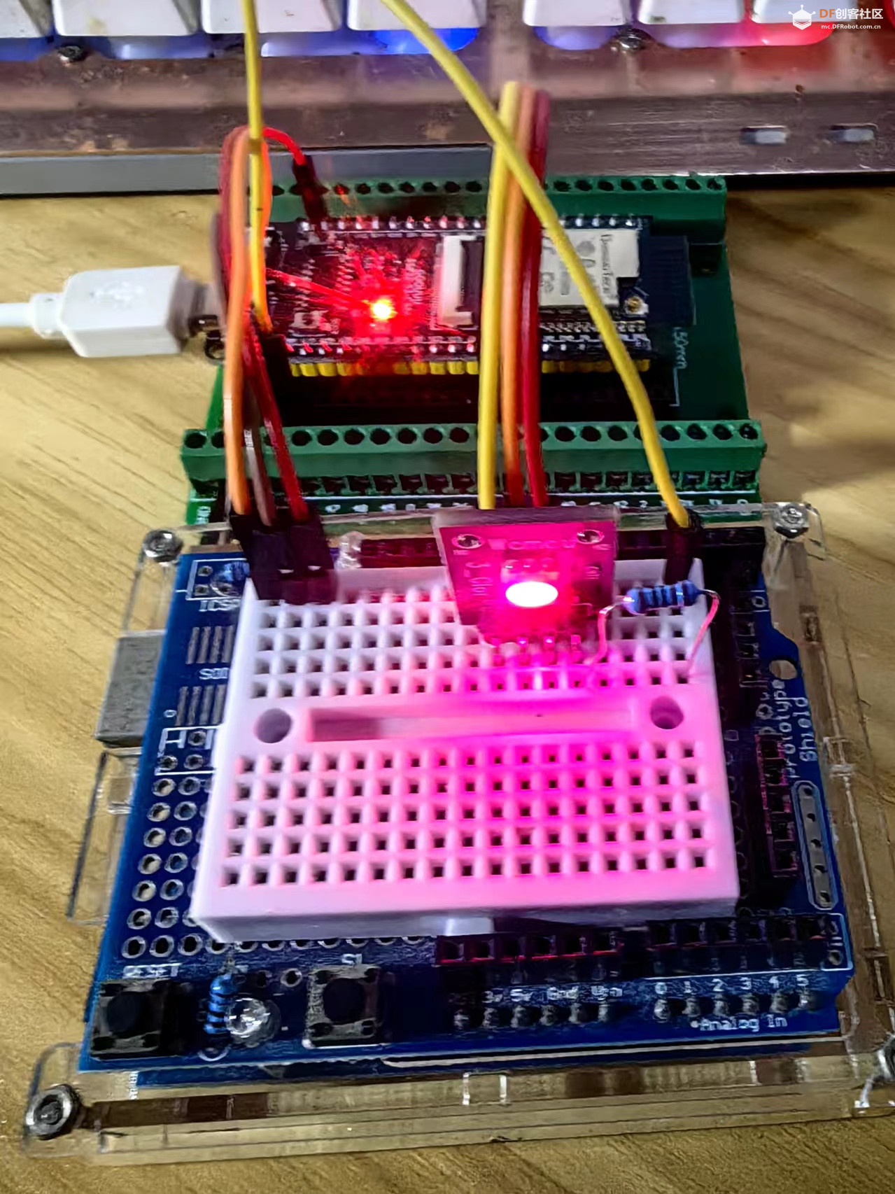 【花雕学编程】Arduino动手做（232）---ESP32S3 CAM随机颜色灯图2