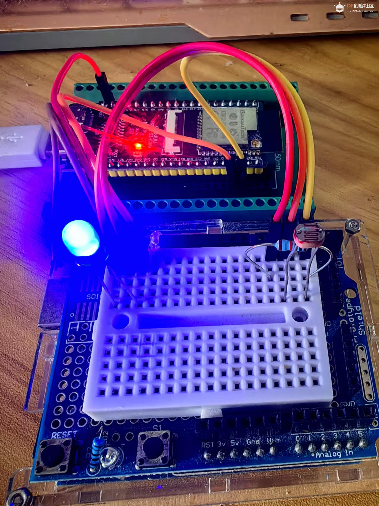 【花雕学编程】Arduino动手做（232）---ESP32S3-CAM自动调光灯图1