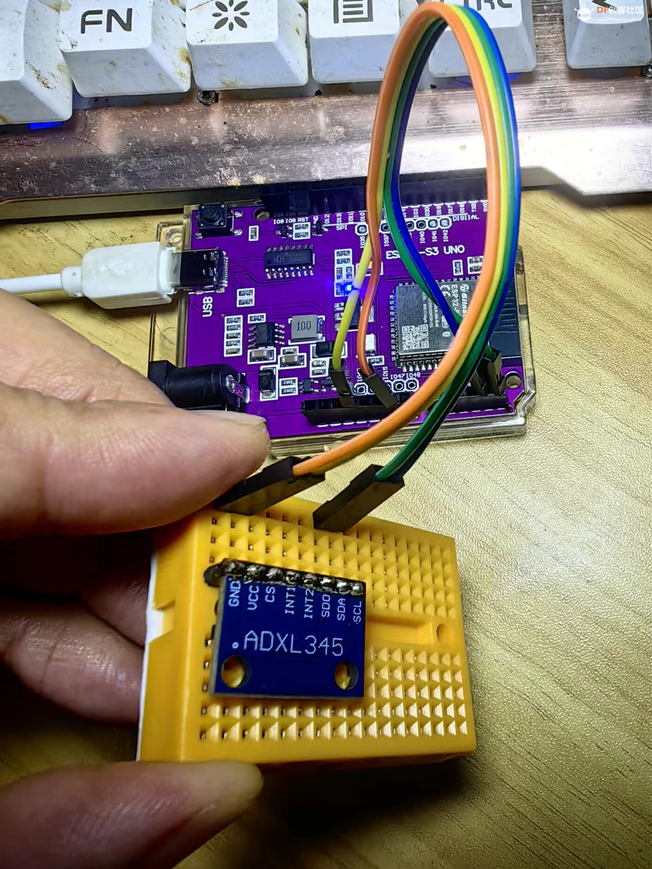 【花雕学编程】Arduino动手做（233）---ESP32 S3 UNO测试ADXL345图1