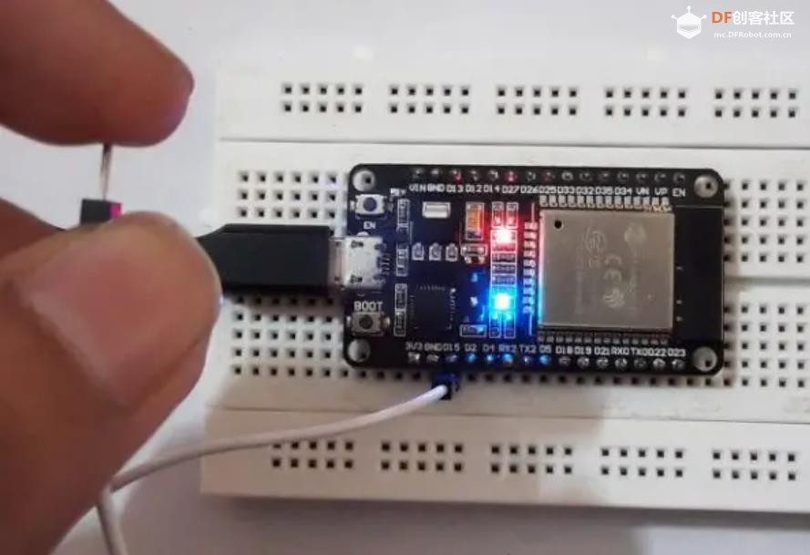 【花雕学编程】Arduino动手做（241）--ESP32 Dev之触摸传感器图1