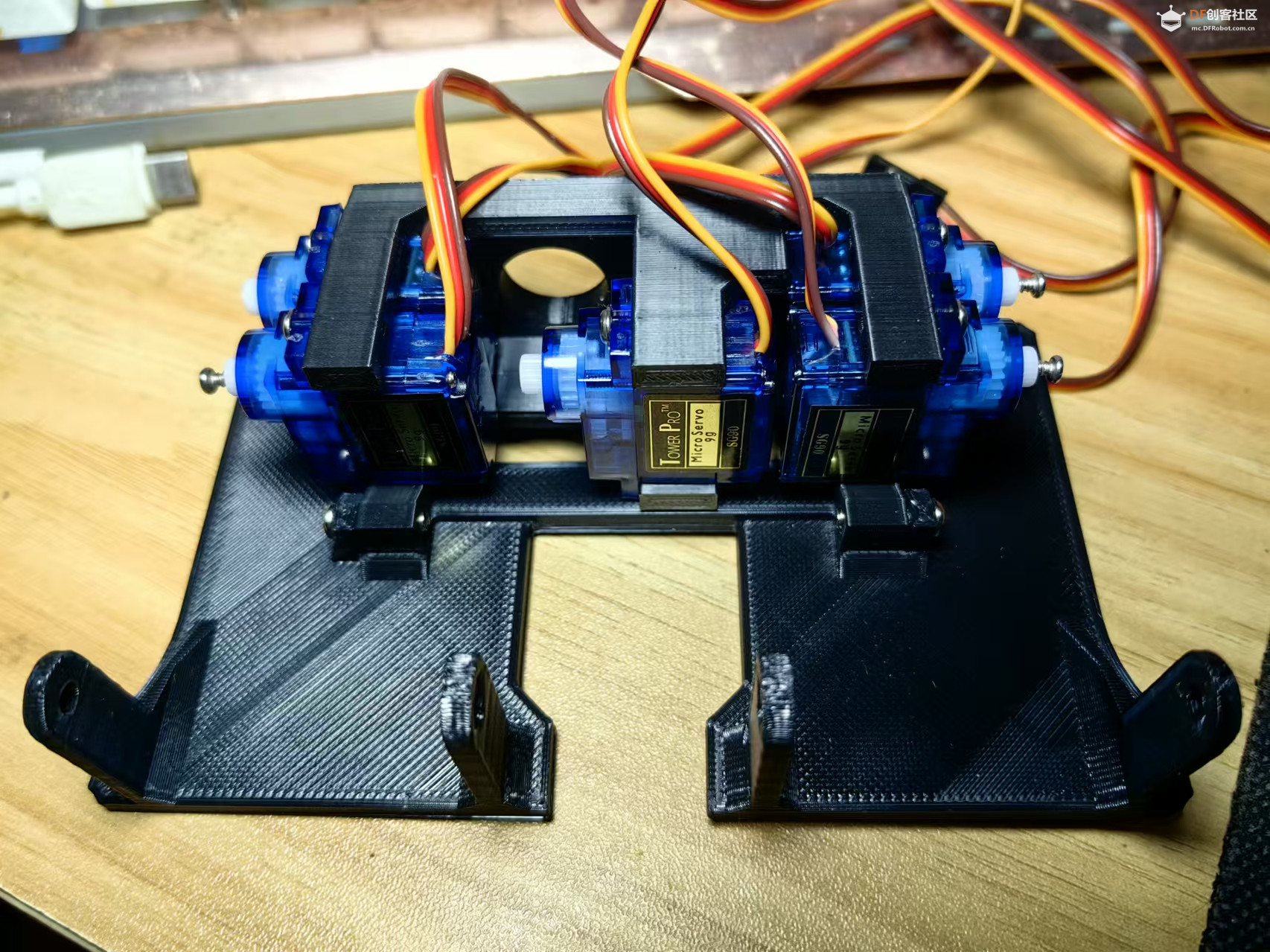 【花雕学编程】Arduino动手做（242）---尝试仿生眼机器人图1