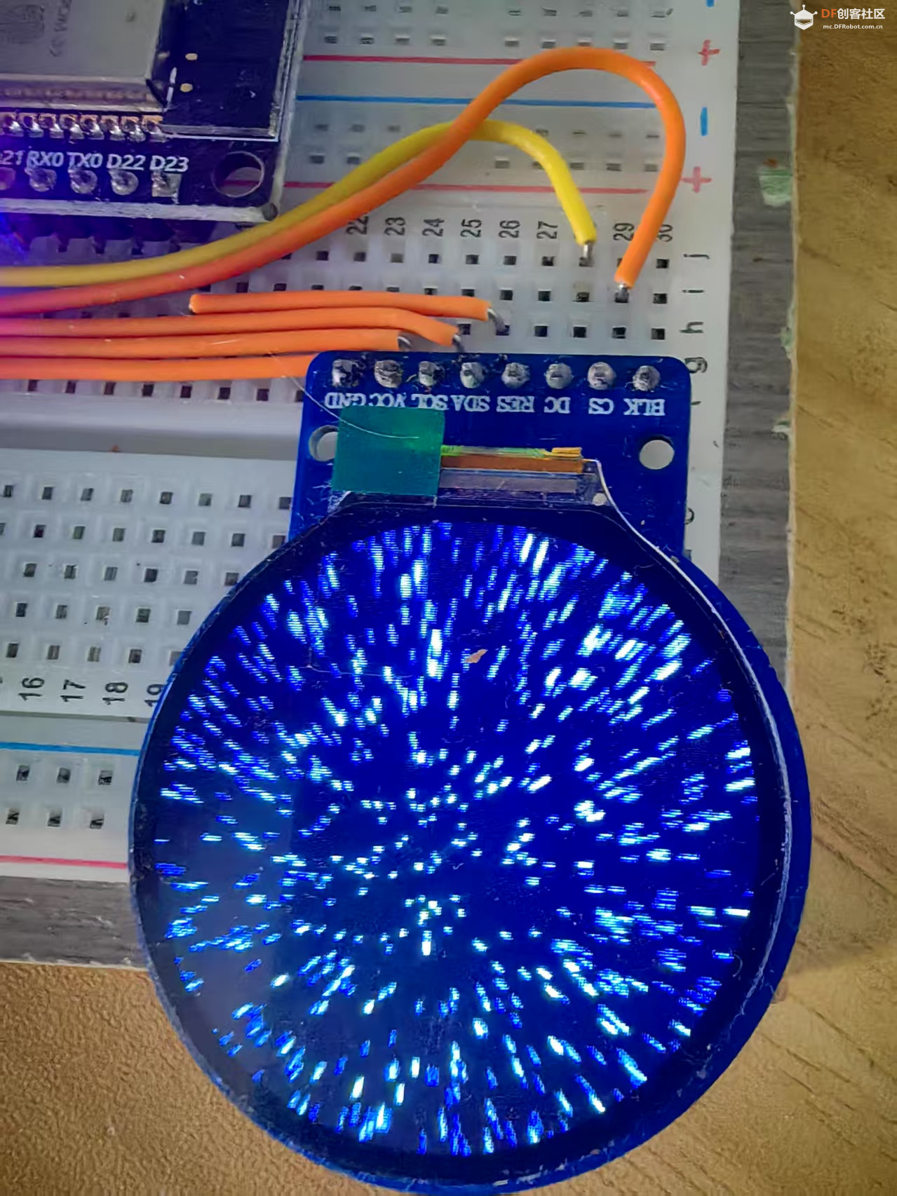 【花雕学编程】Arduino动手做（249）---GC9A01播放星空动画图1