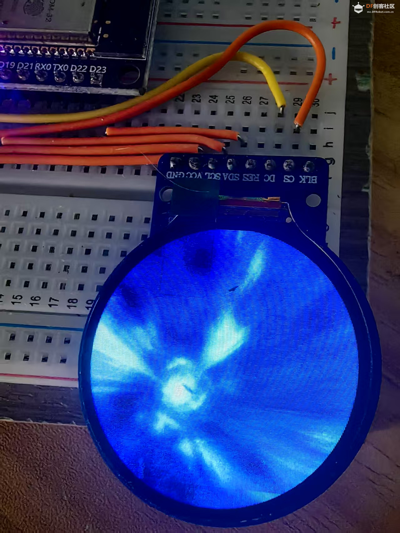 【花雕学编程】Arduino动手做（249）---GC9A01播放星空动画图2