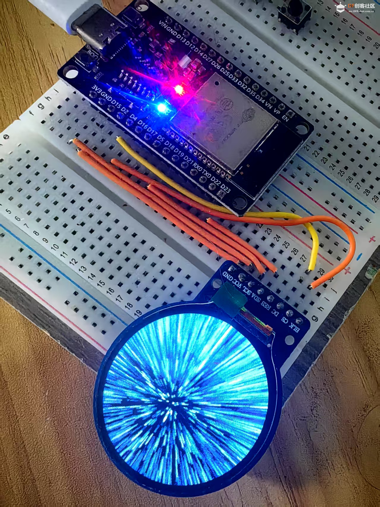 【花雕学编程】Arduino动手做（249）---GC9A01播放星空动画图3
