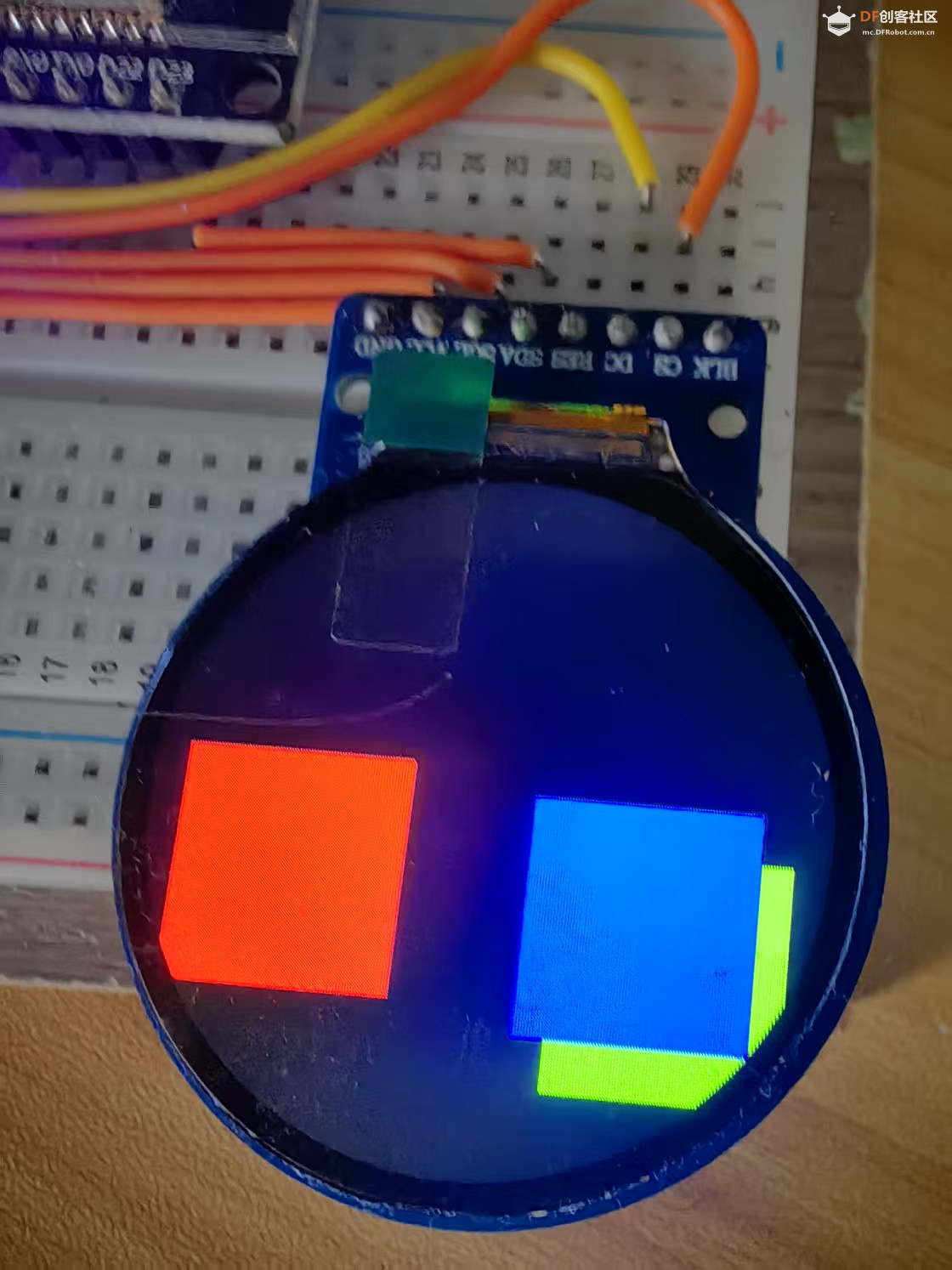【花雕学编程】Arduino动手做（249）--GC9A01随机红绿蓝矩形图1