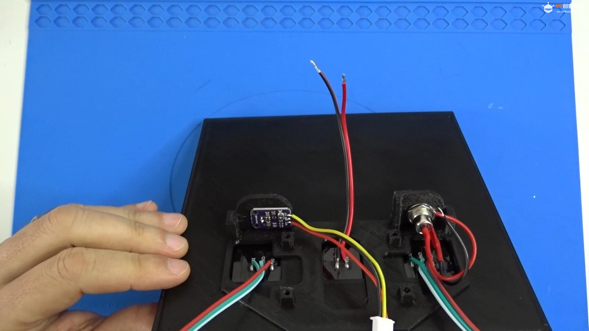 【Arduino动手做】ESP32 声控 16x16 LED 智能 RGB 矩阵面板图1