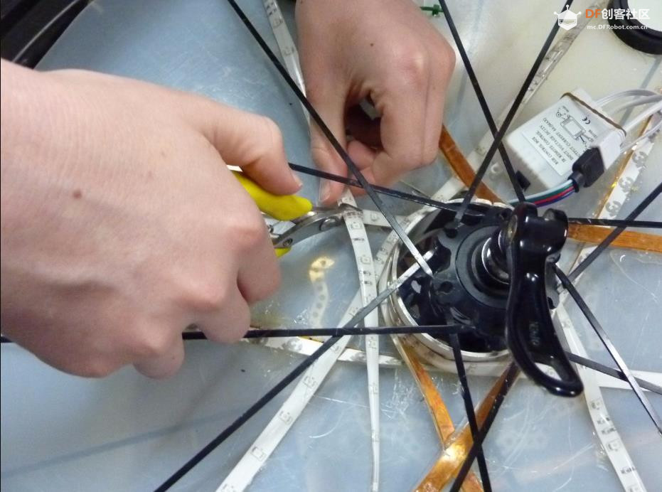 【创意生活动手做】自行车安全辅助原型：3D 动态车轮灯图9
