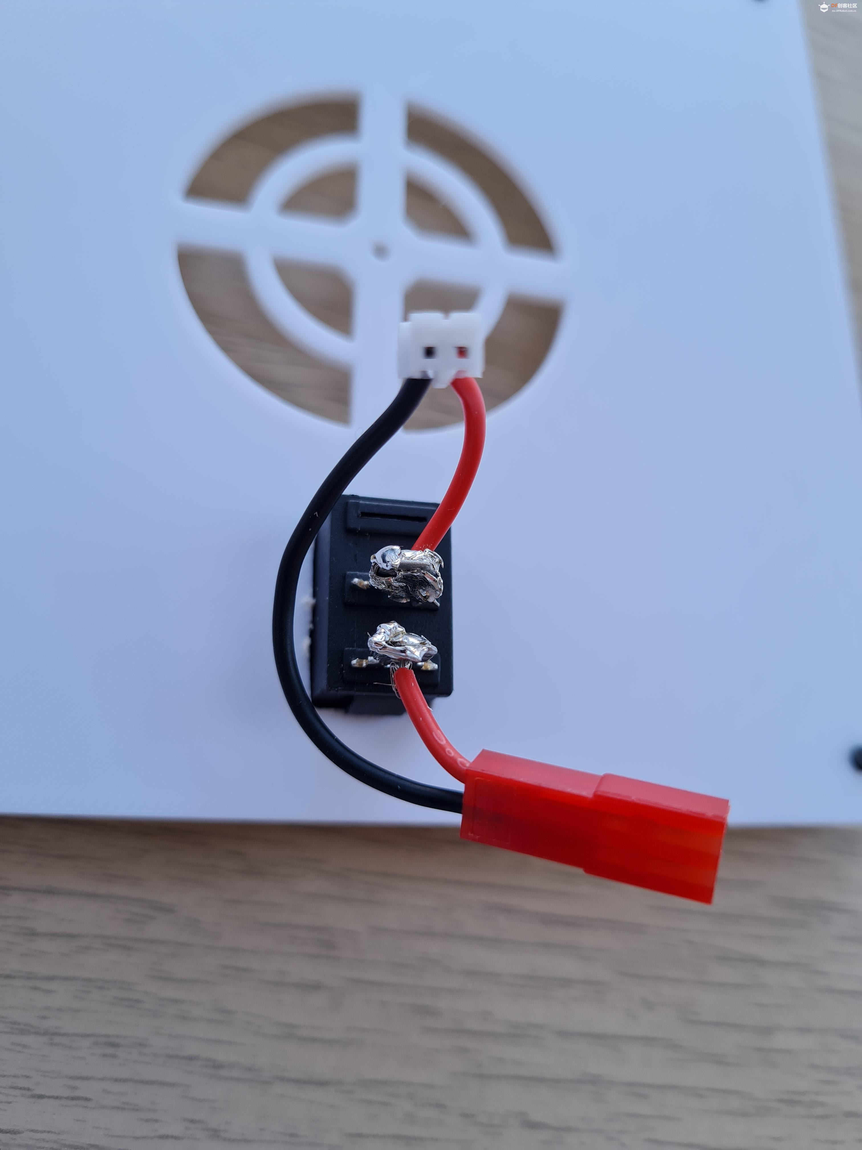 【Arduino 动手做】带有摄像头的 Web 控制 ESP32 桌面机器人图1