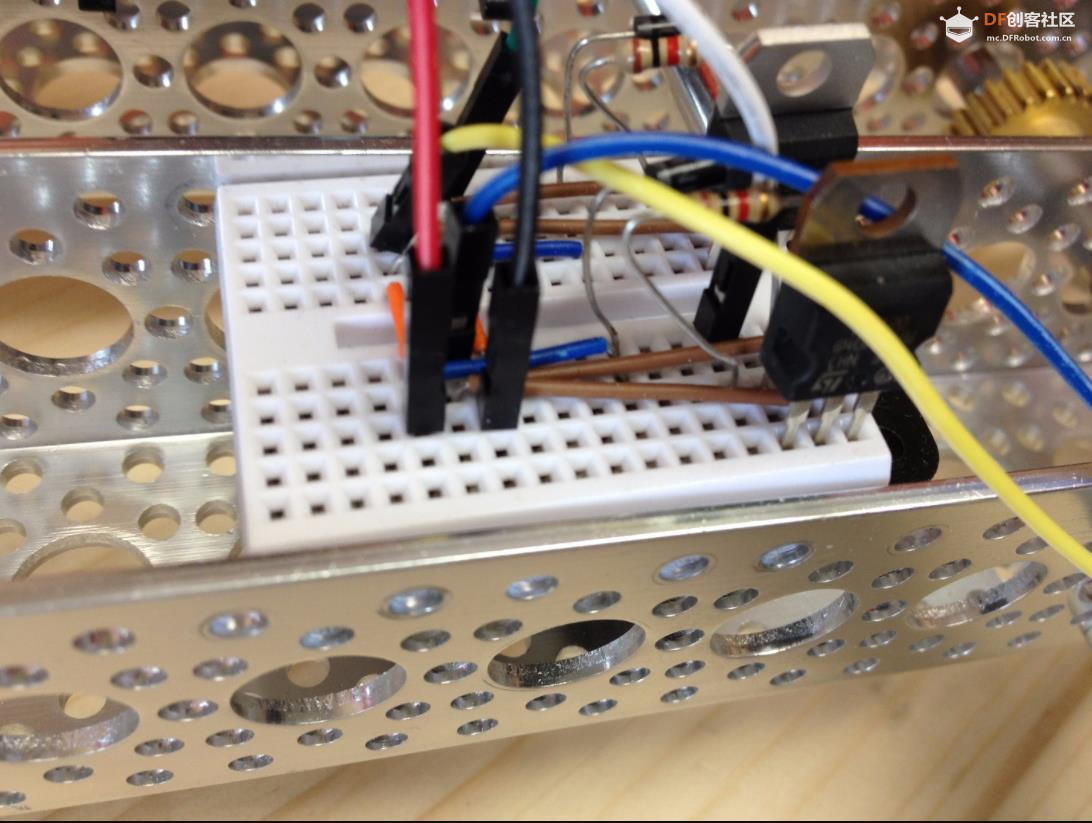 【Arduino 动手做】构思超级棒的 Stair Bear 爬楼梯机器人图3