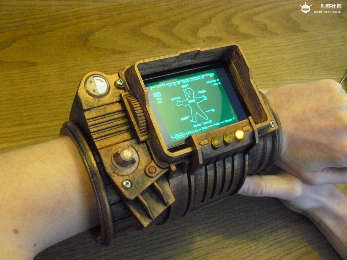 【Arduino 动手做】Pip-boy 3000 腕戴式个人信息处理终端图1