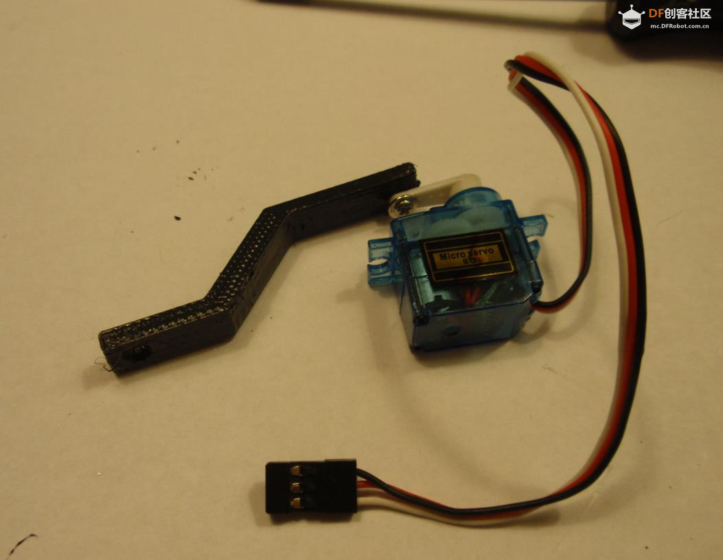 【Arduino 动手做】天花板上的 GlaDOS 四轴机器人吊臂灯图6