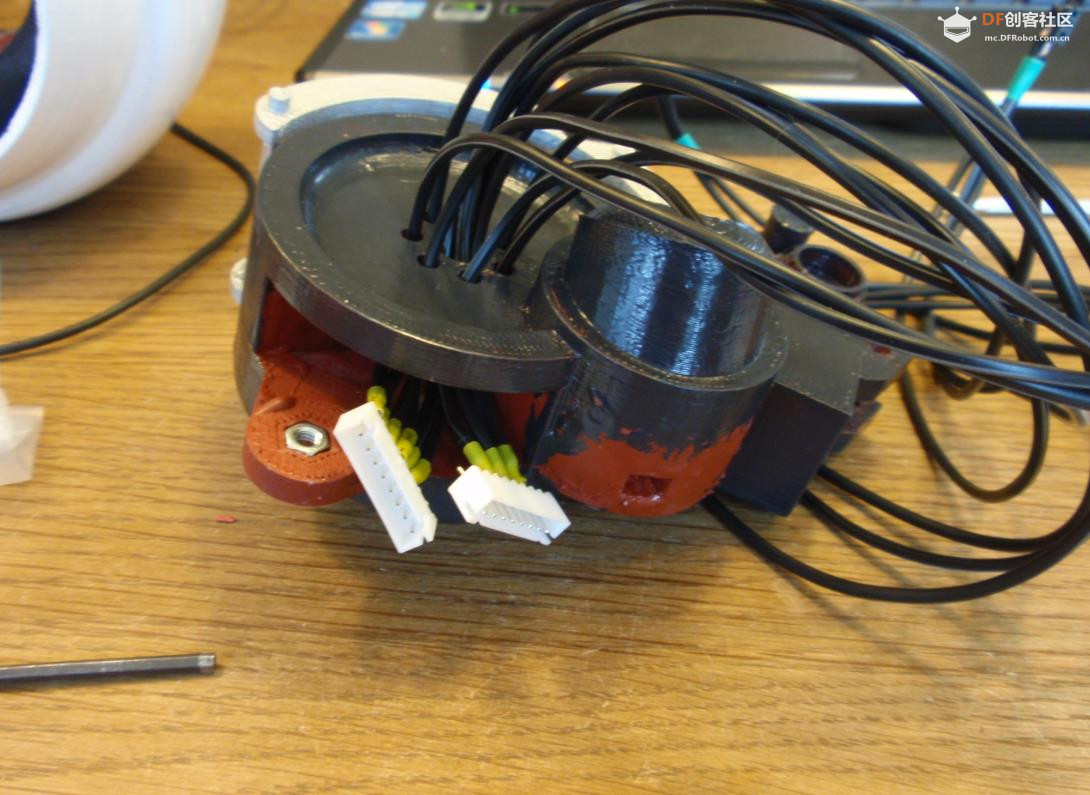【Arduino 动手做】天花板上的 GlaDOS 四轴机器人吊臂灯图3