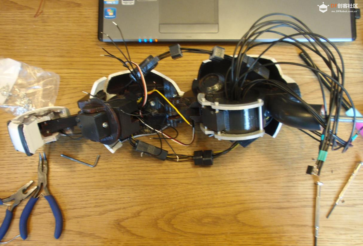 【Arduino 动手做】天花板上的 GlaDOS 四轴机器人吊臂灯图5