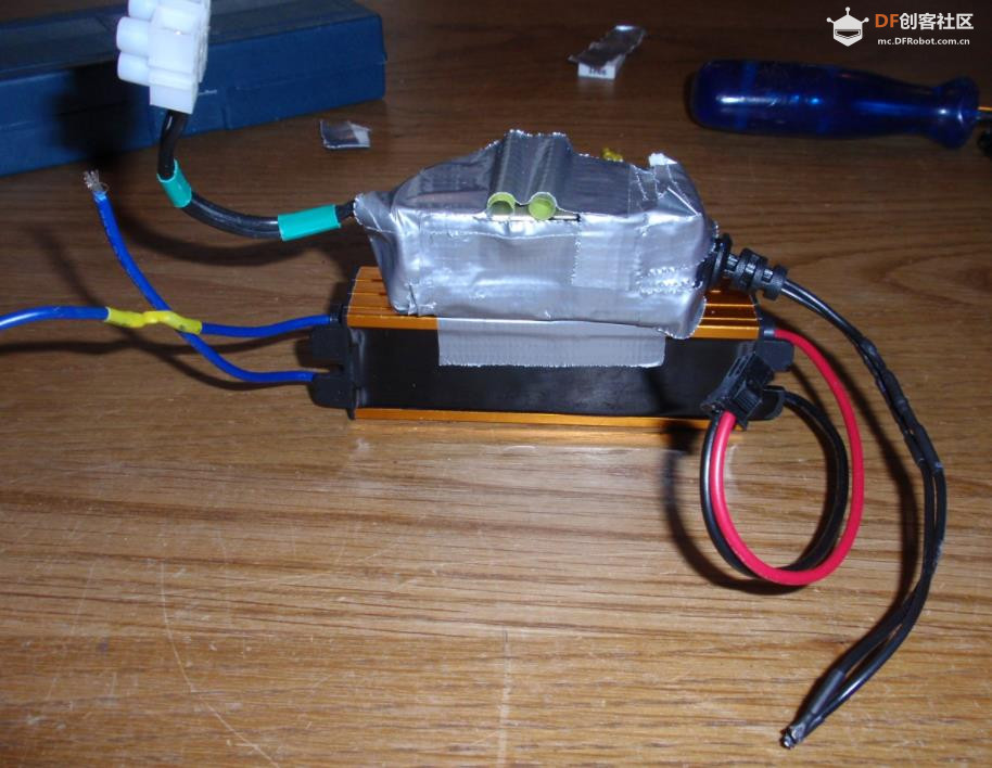 【Arduino 动手做】天花板上的 GlaDOS 四轴机器人吊臂灯图4