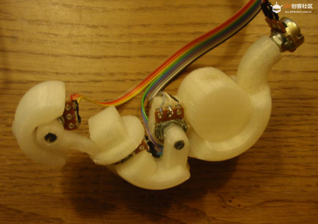 【Arduino 动手做】天花板上的 GlaDOS 四轴机器人吊臂灯图2