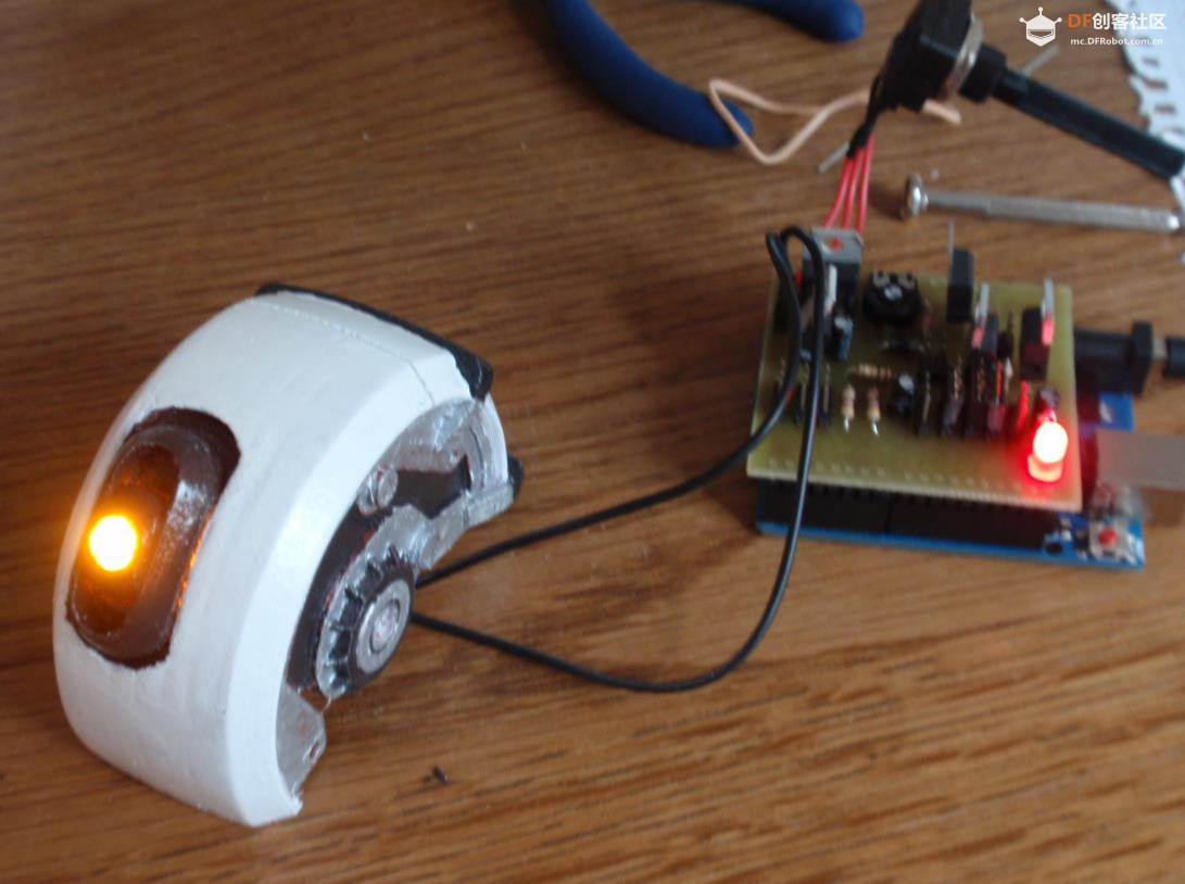 【Arduino 动手做】天花板上的 GlaDOS 四轴机器人吊臂灯图3
