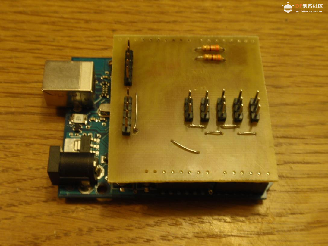 【Arduino 动手做】天花板上的 GlaDOS 四轴机器人吊臂灯图1