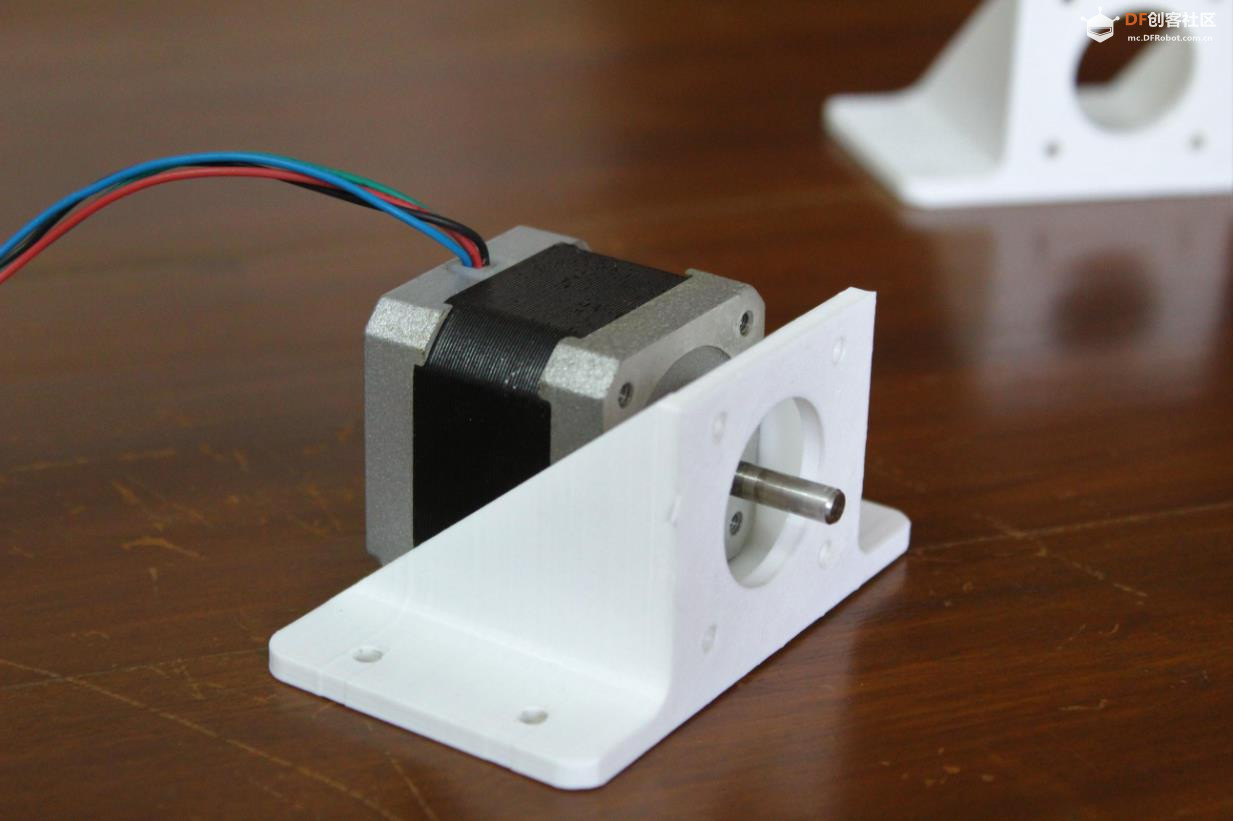 【Arduino 动手做】Arduino驱动的八种颜色绘画机器人图1