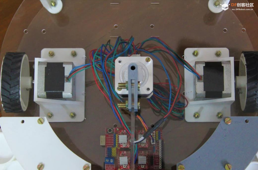 【Arduino 动手做】Arduino驱动的八种颜色绘画机器人图1