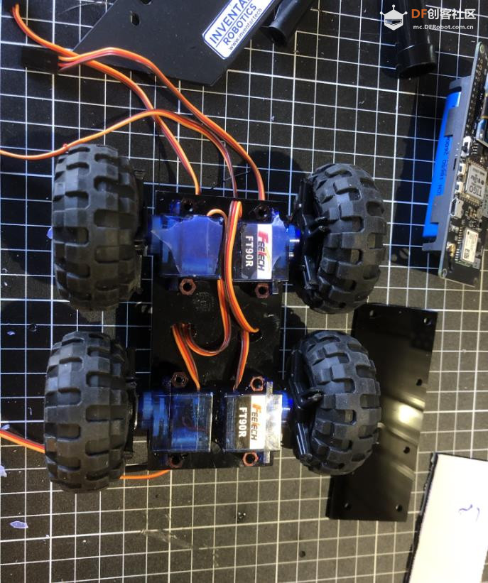 【Arduino 动手做】使用TTGO T-Beam 的 ESP32 舵机机器人图1