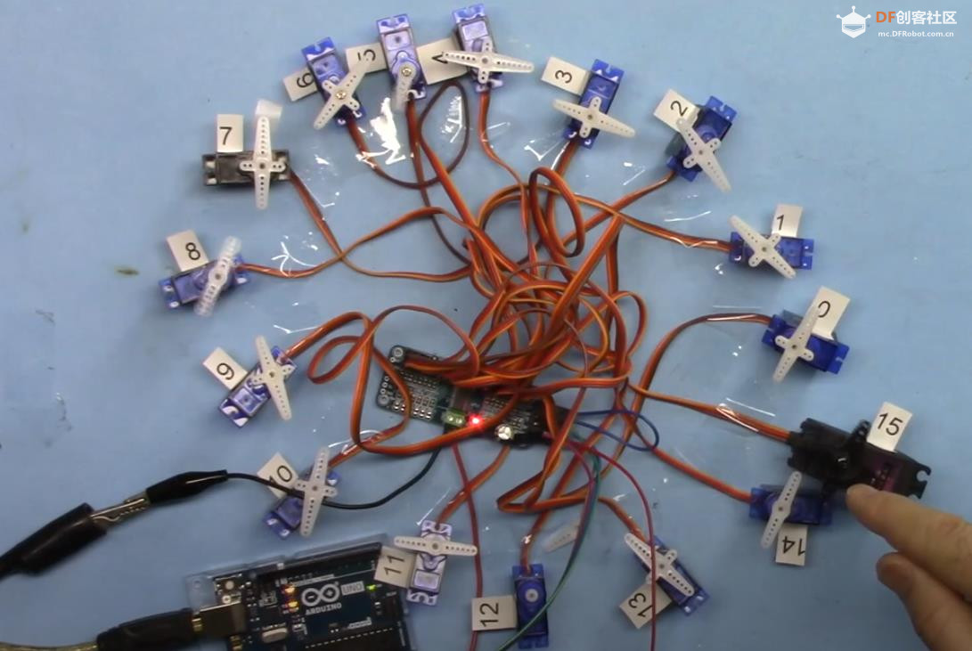 【Arduino 动手做】使用PCA9685模块控制16台伺服电机图2